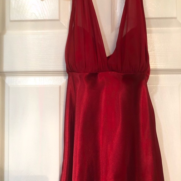 red sleek prom dress